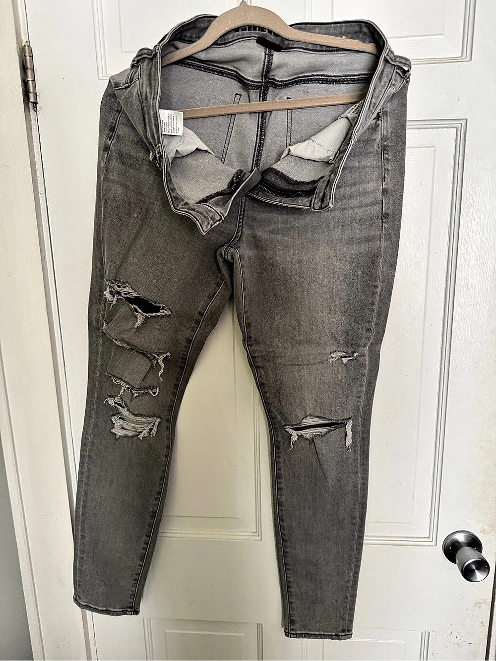 American Eagle Super Stretch Distressed Skinny Jeans Gray Size 12 Long